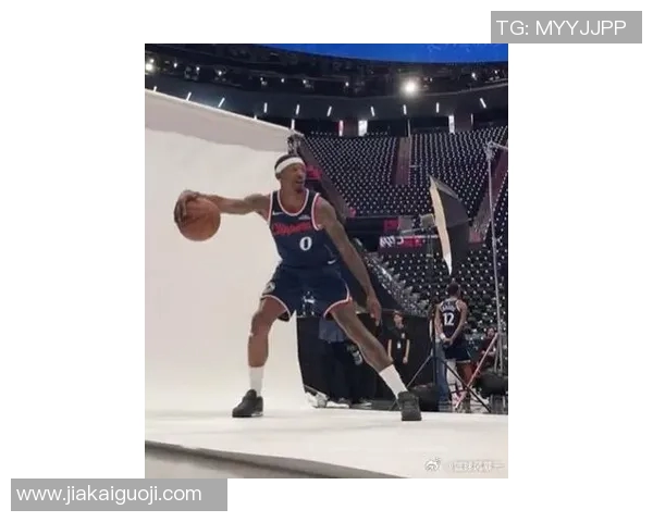 泰伦-卢终于开窍？快船弃用比尔改打防守阵，攻防效率瞬间拉满